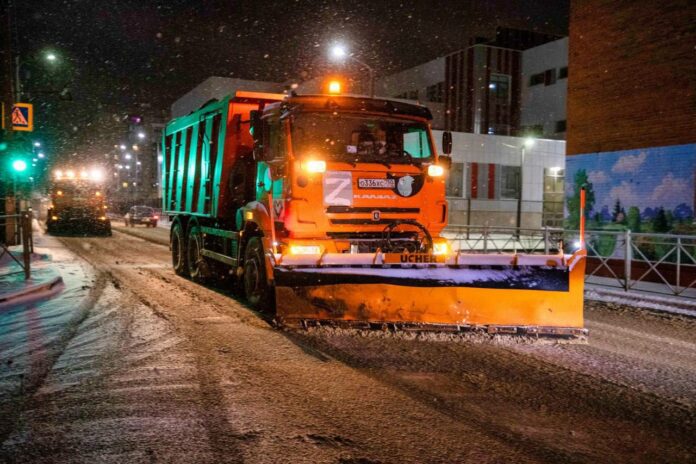 Коммунальные службы Подольска борются с последствиями снегопада  Коммунальные службы Подольска борются с последствиями снегопада