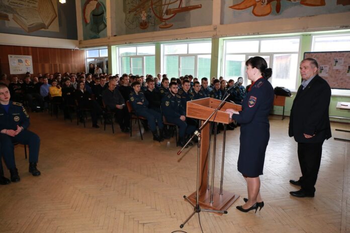 В Подольске сотрудники Госавтоинспекции провели профилактические беседы со студентами В Подольске сотрудники Госавтоинспекции провели профилактические беседы со студентами