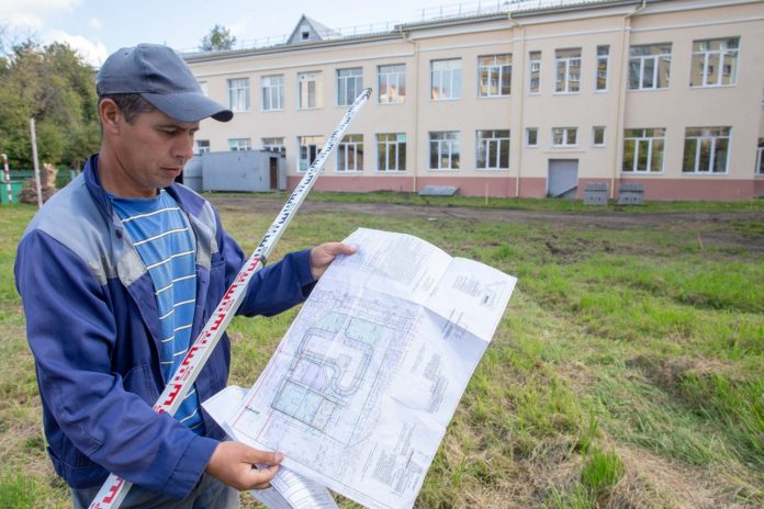 Продолжается строительство школьных стадионов в Подольске