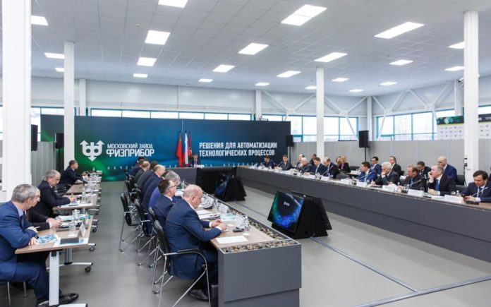 На площадке завода «ФИЗПРИБОР» в округе обсудили развитие нефтегазового машиностроения