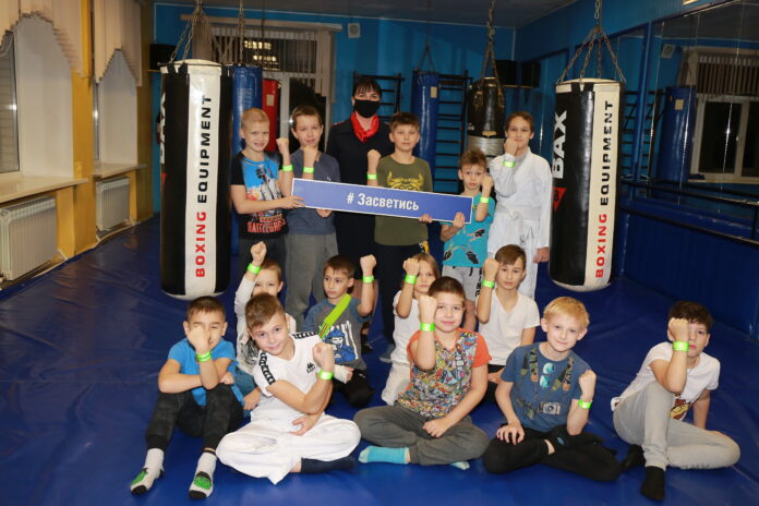 В КДЦ «Южный» автоинспекторы провели урок дорожной безопасности для детей В КДЦ «Южный» автоинспекторы провели урок дорожной безопасности для детей