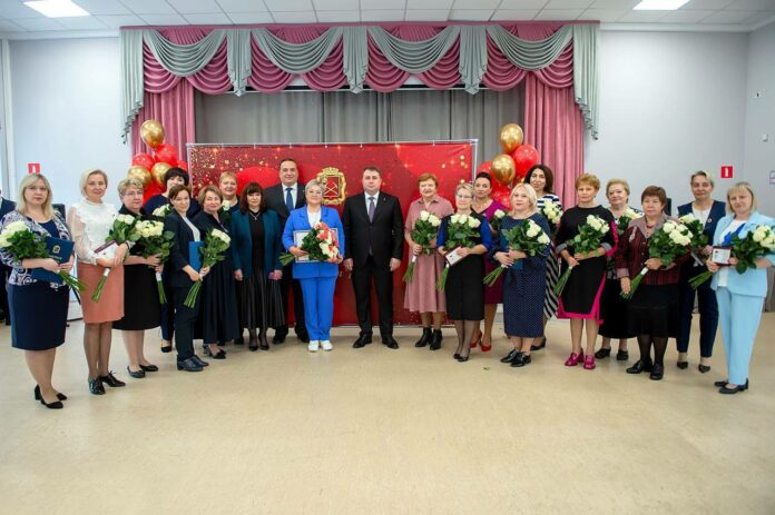 В Подольске поздравляют учителей В Подольске поздравляют учителей