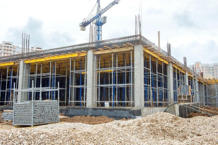 Продолжается строительство школы в микрорайоне Кузнечики