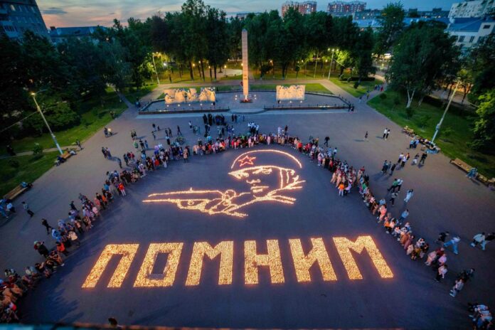 Акция «Свеча памяти» собрала сотни неравнодушных подольчан  Акция «Свеча памяти» собрала сотни неравнодушных подольчан