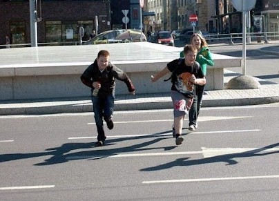 Защитите детей от опасностей на дороге Защитите детей от опасностей на дороге