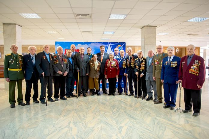 В канун Дня защитника Отечества глава муниципалитета поздравил ветеранов В канун Дня защитника Отечества глава муниципалитета поздравил ветеранов