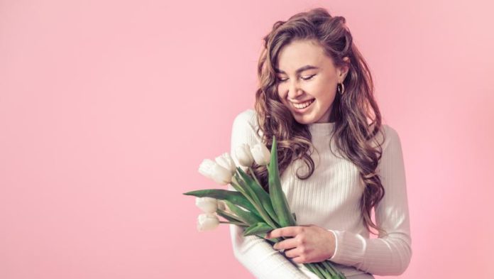 Волонтеры поздравят женщин с 6 по 8 марта Волонтеры поздравят женщин с 6 по 8 марта