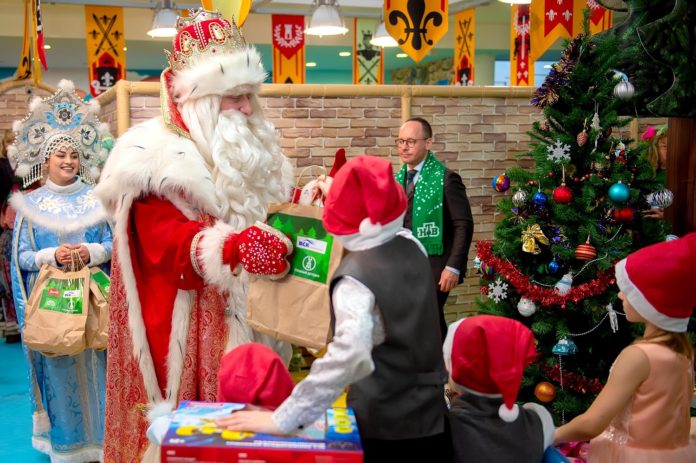 Всероссийский Дед Мороз исполнил новогодние пожелания детей из интерната подольской школы №15
