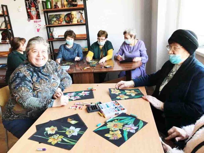 9 марта В СДК “Надежда” прошёл мастер-класс по живописи в рамках программы “Активное долголетие” 9 марта В СДК “Надежда” прошёл мастер-класс по живописи в рамках программы “Активное долголетие”