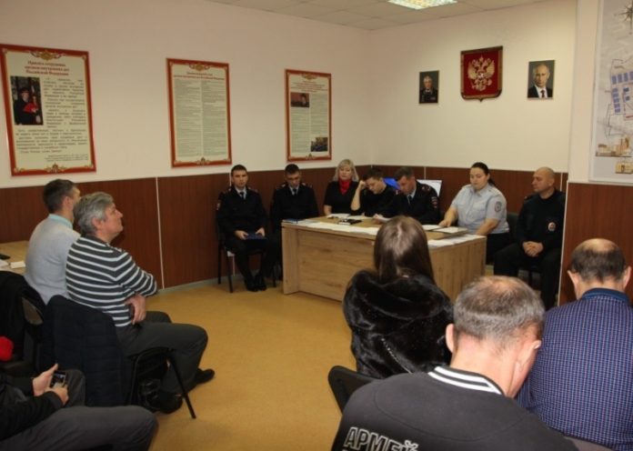 Участковые  отчитались перед подольчанами о проделанной работе