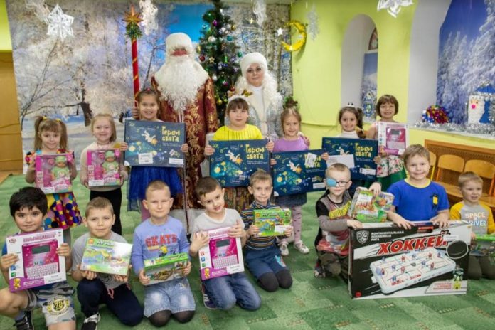 Мечты сбываются: члены партии «Единая Россия» Подольска исполнили новогодние желания детей Мечты сбываются: члены партии «Единая Россия» Подольска исполнили новогодние желания детей