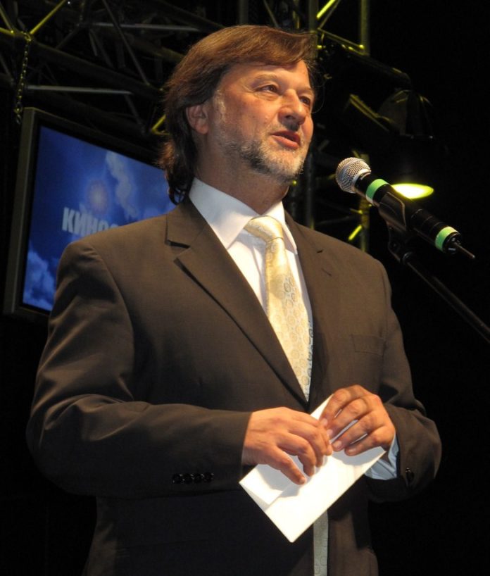 Председатель Совета Союза композиторов России Алексей Рыбников приветствовал музыкантов и зрителей фестиваля Председатель Совета Союза композиторов России Алексей Рыбников приветствовал музыкантов и зрителей фестиваля