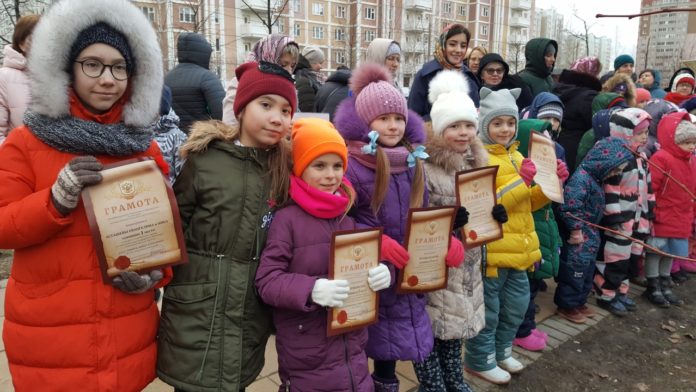 Конкурс «Новогодний карнавал игрушек» прошел в микрорайоне Кузнечики Конкурс «Новогодний карнавал игрушек» прошел в микрорайоне Кузнечики