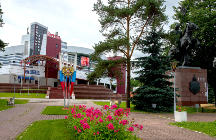 Социальная программа «Добрый час» проходит в Ледовом дворце «Витязь» 