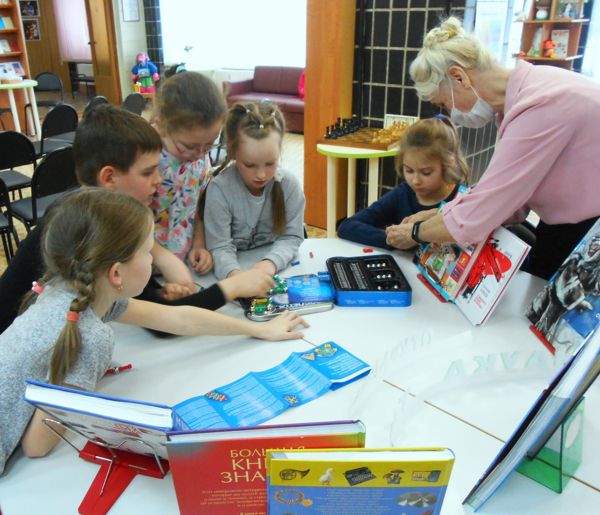 В библиотеке № 2 прошел открытый час «Наука открывает тайны: магнитные истории» В библиотеке № 2 прошел открытый час «Наука открывает тайны: магнитные истории»