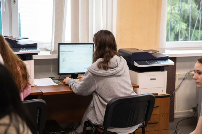 Подольским выпускникам рассказали, как поступить в вуз через Госуслуги