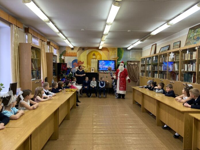 Новогодние приключения состоялись для юных читателей из гимназии №4 Новогодние приключения состоялись для юных читателей из гимназии №4