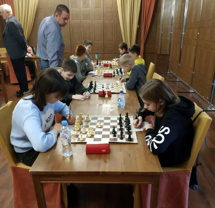 Команда школы № 30 заняла первое место на областных соревнованиях по шахматам “Белая Ладья”