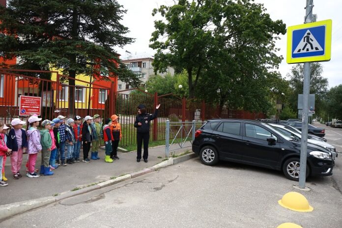 В Московской области сотрудники автоинспекторы проводят акции «Безопасный двор» В Московской области сотрудники автоинспекторы проводят акции «Безопасный двор»