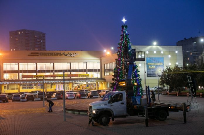 В Подольске установлено около 100 новогодних елей на общественных и дворовых территориях