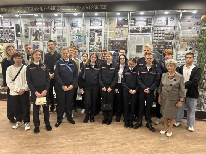 В Подольске сотрудники полиции организовали экскурсию в музей Управления для студентов местного колледжа В Подольске сотрудники полиции организовали экскурсию в музей Управления для студентов местного колледжа