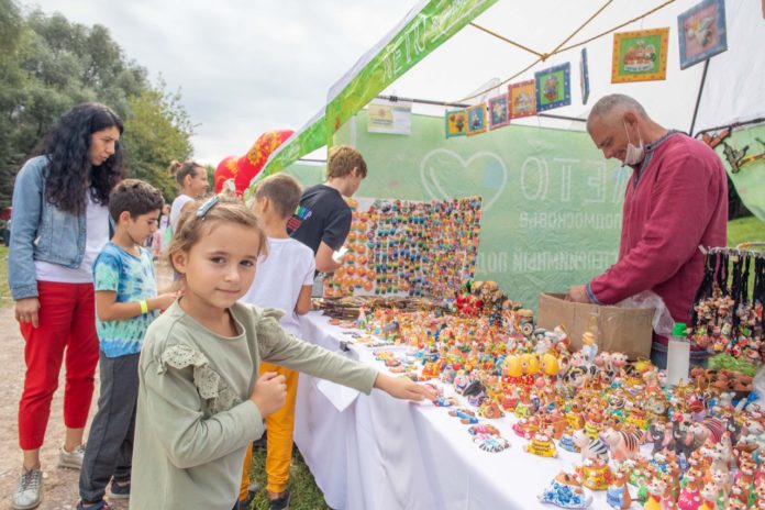 Посетить ярмарку народных промыслов и уникальных авторских изделий можно на фестивале «Славянское подворье» Посетить ярмарку народных промыслов и уникальных авторских изделий можно на фестивале «Славянское подворье»