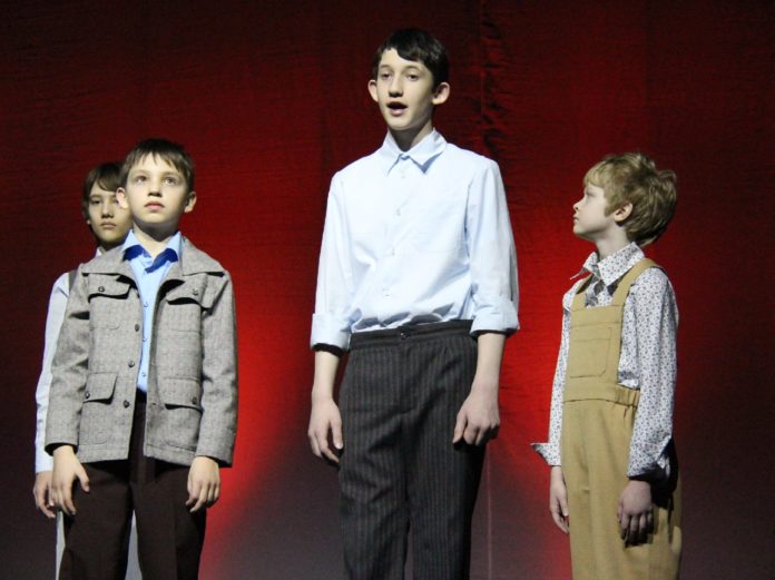 В КПЦ “Дубровицы” состоялся спектакль “Русский огонек”