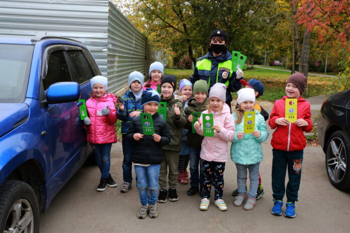 Очередная акция «Безопасный двор» состоялась в Большом Подольске с воспитанниками детского сада №25 ...