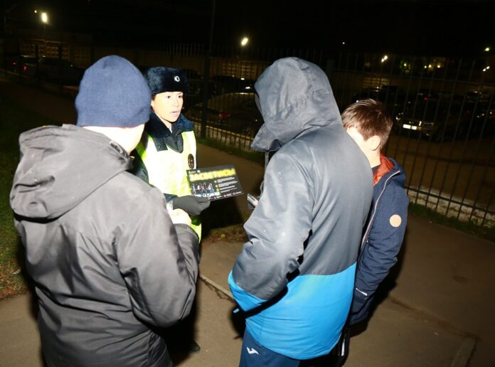 Профилактическая работа с пешеходами “Заметный пешеход” Профилактическая работа с пешеходами “Заметный пешеход”