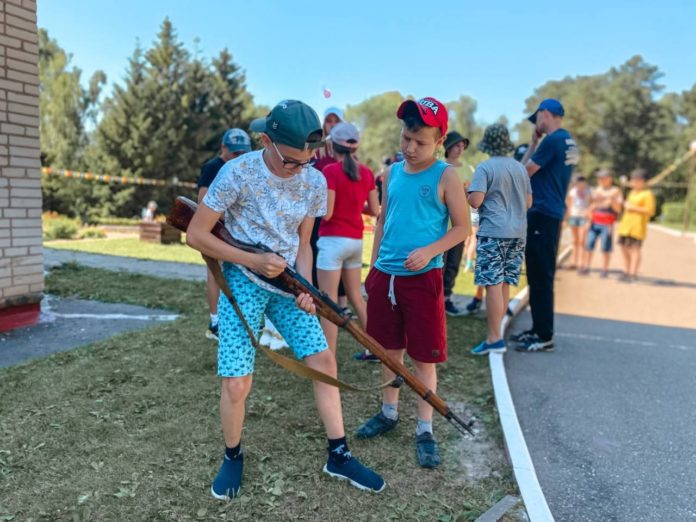 В детском лагере «Мечта» провели военную игру «Диверсант» В детском лагере «Мечта» провели военную игру «Диверсант»