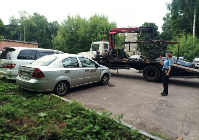 За неуплату налогов судебные приставы изъяли автомобиль у жителя Подольска За неуплату налогов судебные приставы изъяли автомобиль у жителя Подольска