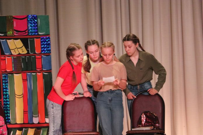 Премьера спектакля «Я вас всех люблю» прошла в ДК «Металлург»