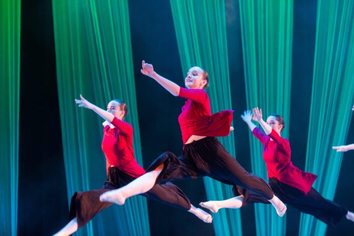 В ДК «Октябрь» прошел выпускной концерт 9 класса балетной студии В ДК «Октябрь» прошел выпускной концерт 9 класса балетной студии