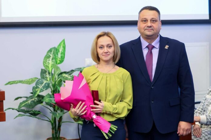 В День сельского старосты активистам торжественно вручили удостоверения  В День сельского старосты активистам торжественно вручили удостоверения