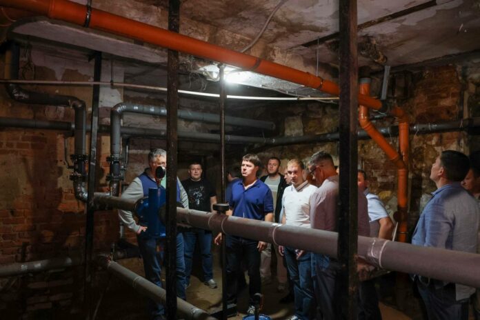 Готовность жилфонда в Подольске к отопительному сезону проверил региональный министр Готовность жилфонда в Подольске к отопительному сезону проверил региональный министр