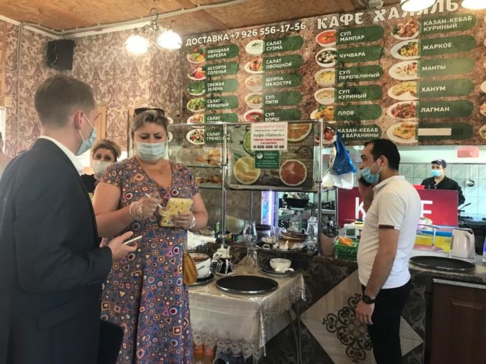 В Большом Подольске прошел очередной рейд по проверке соблюдения масочного режима на объектах торговли В Большом Подольске прошел очередной рейд по проверке соблюдения масочного режима на объектах торговли