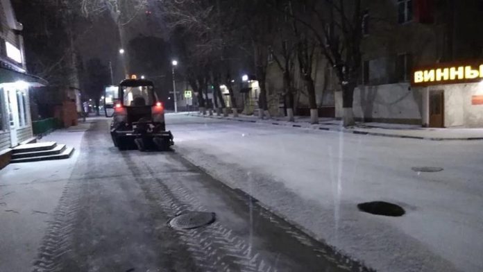 Снег или дождь – работа продолжается Снег или дождь – работа продолжается