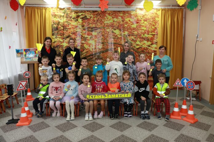 Сотрудники Госавтоинспекции обучают правилам дорожного движения с раннего возраста Сотрудники Госавтоинспекции обучают правилам дорожного движения с раннего возраста