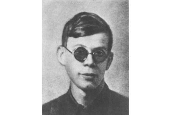 Баян ты мой певучий – оружие мое… Баян ты мой певучий – оружие мое…