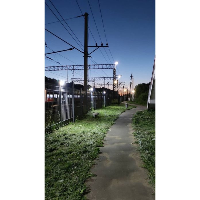 Линия уличного освещения обустроена на подходе к станции «Силикатная»