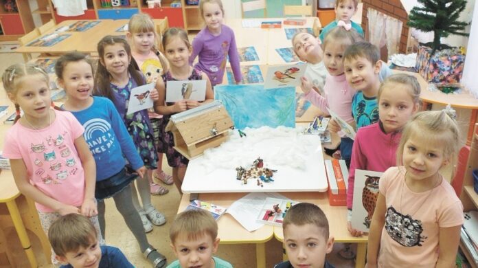 Трудно птицам зимовать, надо птахам помогать Трудно птицам зимовать, надо птахам помогать