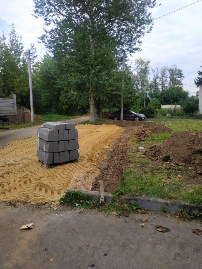 Работы по комплексному благоустройству территорий в поселке Дубровицы начались