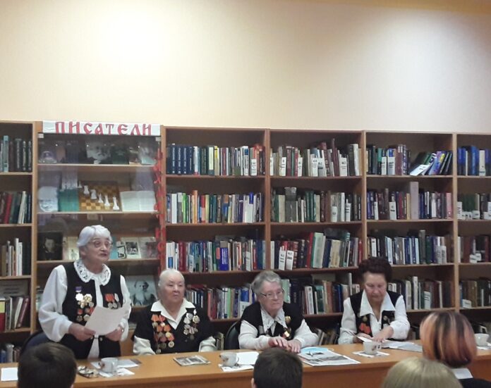 Патриотический час, посвященный 80-летию Битвы под Москвой прошел в библиотеке № 1 имени Павла...