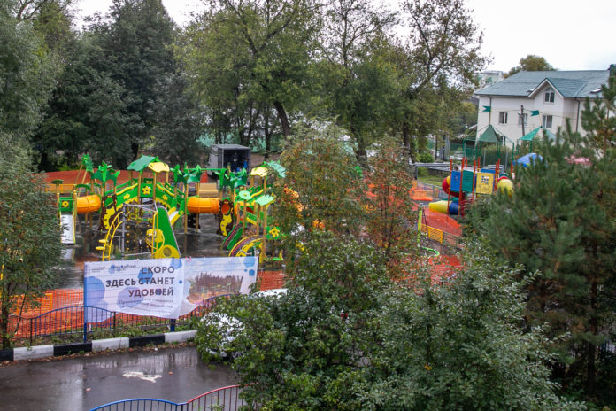 В поселке Быково завершается установка детской площадки по программе «Наше Подмосковье» В поселке Быково завершается установка детской площадки по программе «Наше Подмосковье»