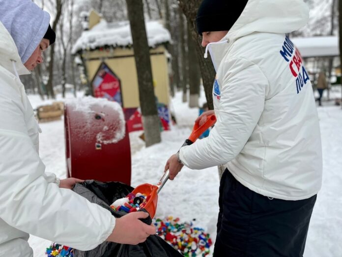 Пластиковые крышечки на вторичную переработку сдали подольские молодогвардейцы Пластиковые крышечки на вторичную переработку сдали подольские молодогвардейцы