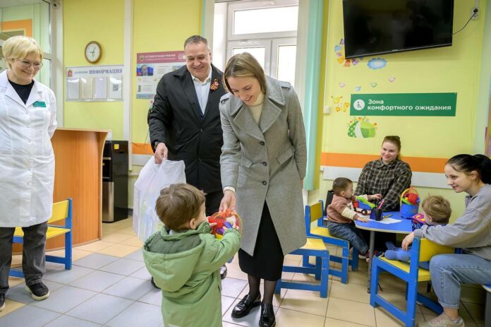 Новые игрушки и наборы для творчества – в распоряжении маленьких пациентов