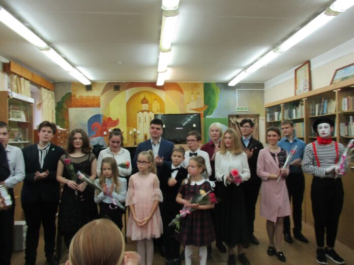 В подольской библиотеке № 12 прошла премьера постановки “Свеча горела на столе…” В подольской библиотеке № 12 прошла премьера постановки “Свеча горела на столе…”