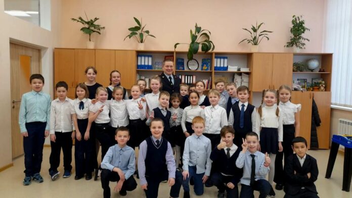 В Подольске участковые уполномоченные полиции провели профилактические беседы со школьниками В Подольске участковые уполномоченные полиции провели профилактические беседы со школьниками