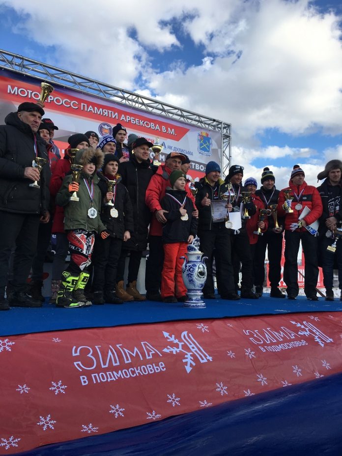 Более 100 гонщиков стартовали в мотокроссе памяти Виктора Арбекова Более 100 гонщиков стартовали в мотокроссе памяти Виктора Арбекова