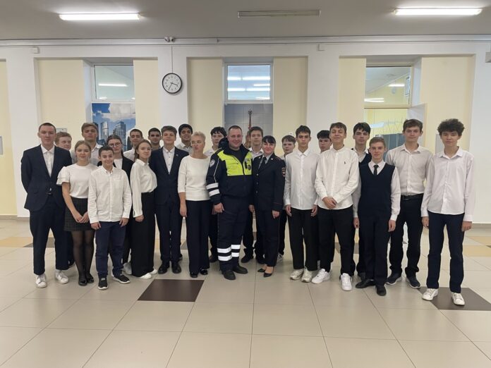 Сотрудники Госавтоинспекции г.о. Подольск и ребята из отряда ЮИД провели Единый день БДД с... Сотрудники Госавтоинспекции г.о. Подольск и ребята из отряда ЮИД провели Единый день БДД с...